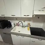 Familial Proche De La *