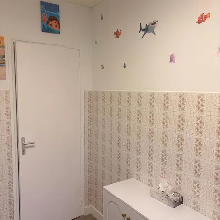 Familial Proche De La *