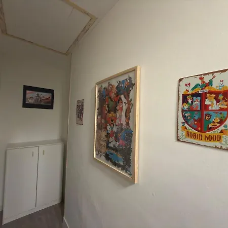 Familial Proche De La *