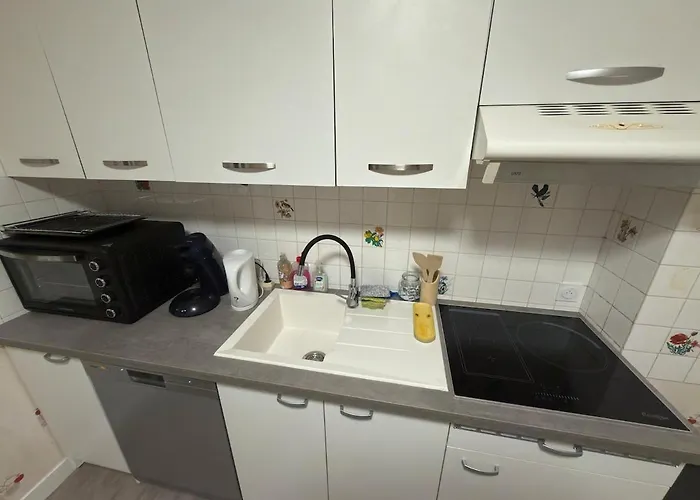 Familial Proche De La *