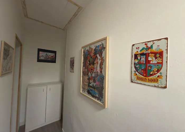 Familial Proche De La *